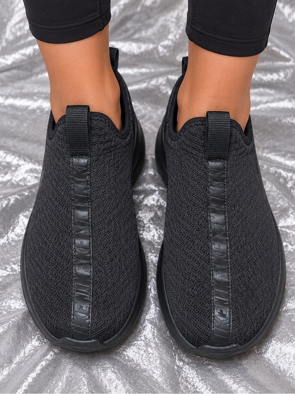 Nike 11 Men’s Black Slip-On Low Top Athletic Sneakers AQ2234-002 Solid